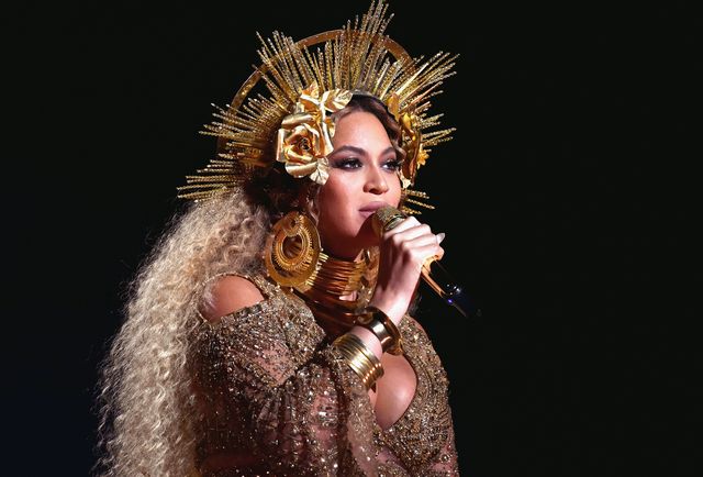 Beyonce's golden makeup look at the Grammy Awards 2017