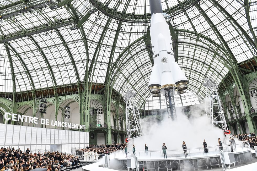 Chanel rocket ship aw17 paris grand palais