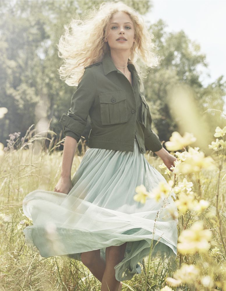 People in nature, Hair, Clothing, Beauty, Photo shoot, Spring, Blond, Long hair, Fashion, Dress, 