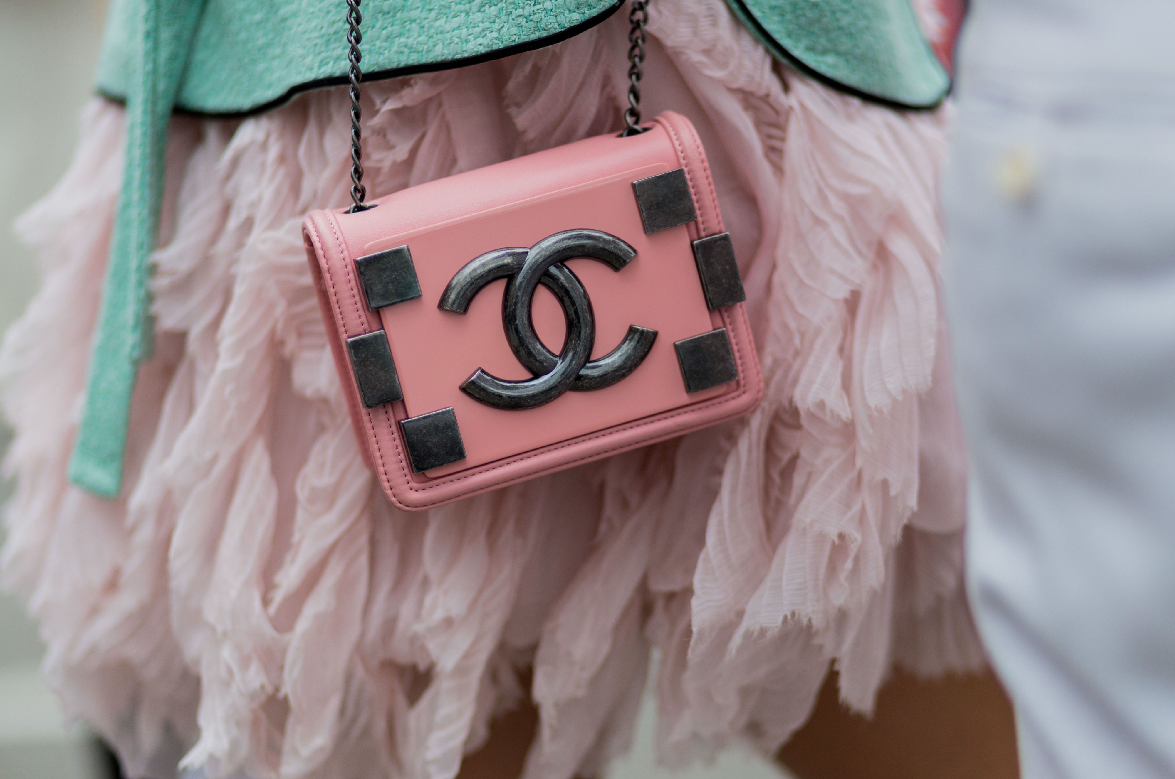 How To Spot A Fake Designer Bag - 4 Tips To Make Sure Your Handbag Is ...