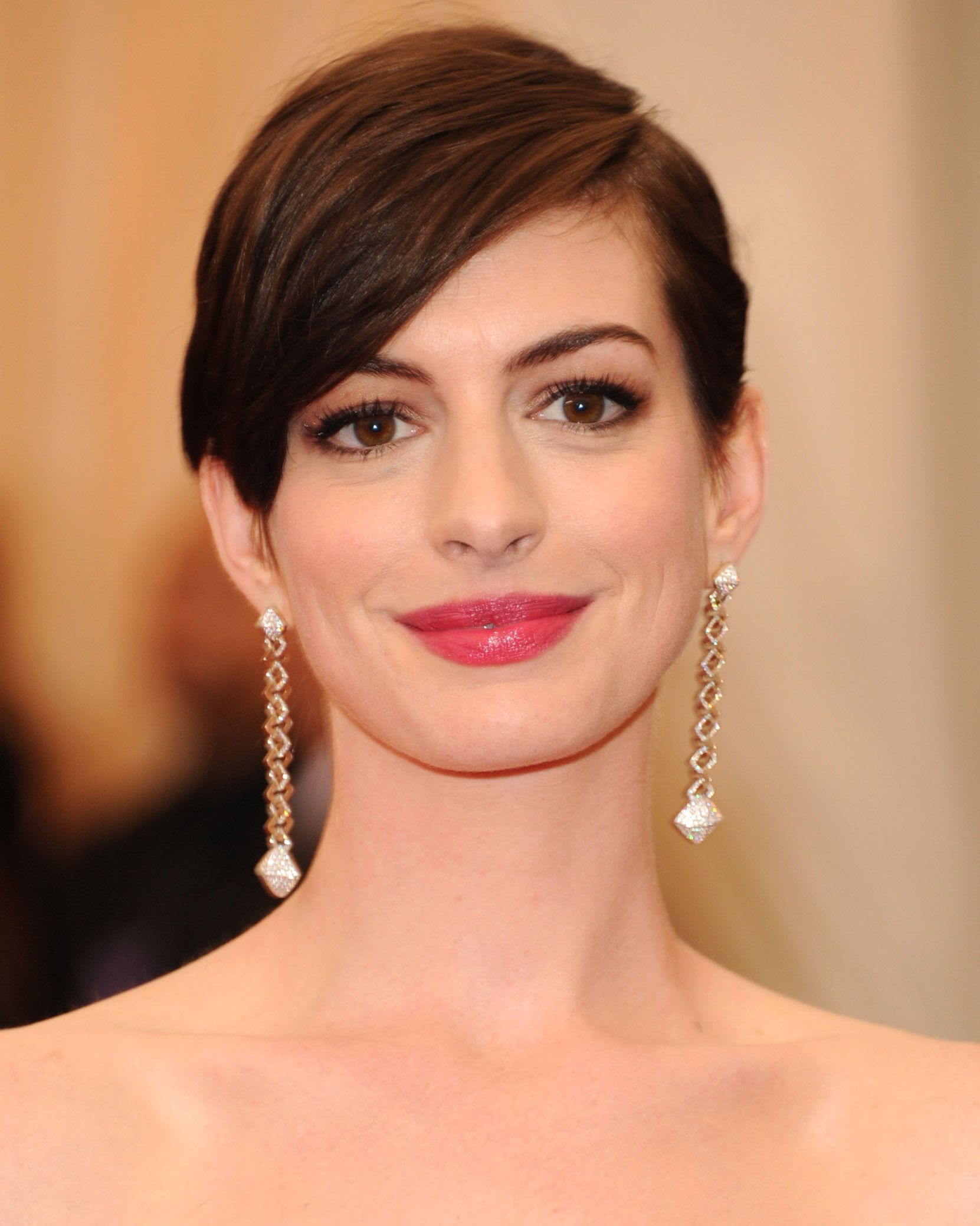 32 Best Short Hair Styles Bobs Pixie Cuts And More Celebrity