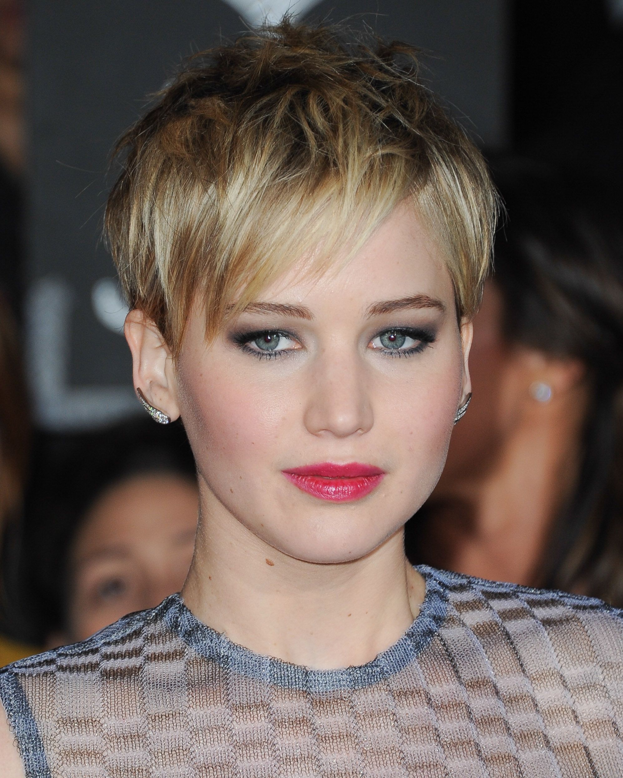 32 Best Short Hair Styles Bobs Pixie Cuts And More Celebrity