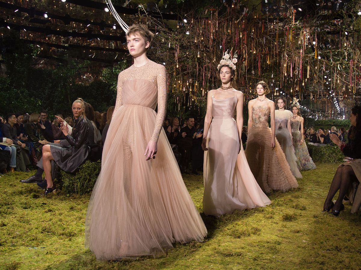 Arnault Family to Take Full Control of Christian Dior in $13 Billion Deal -  WSJ
