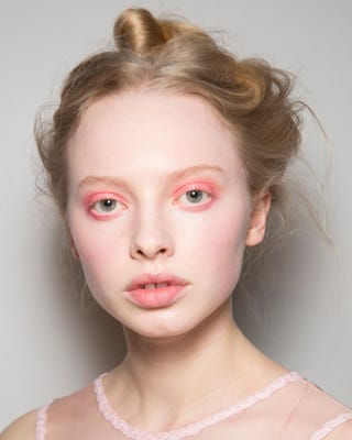 Hailey Baldwins Make Up Artist Talks Skincare Bold Make Up
