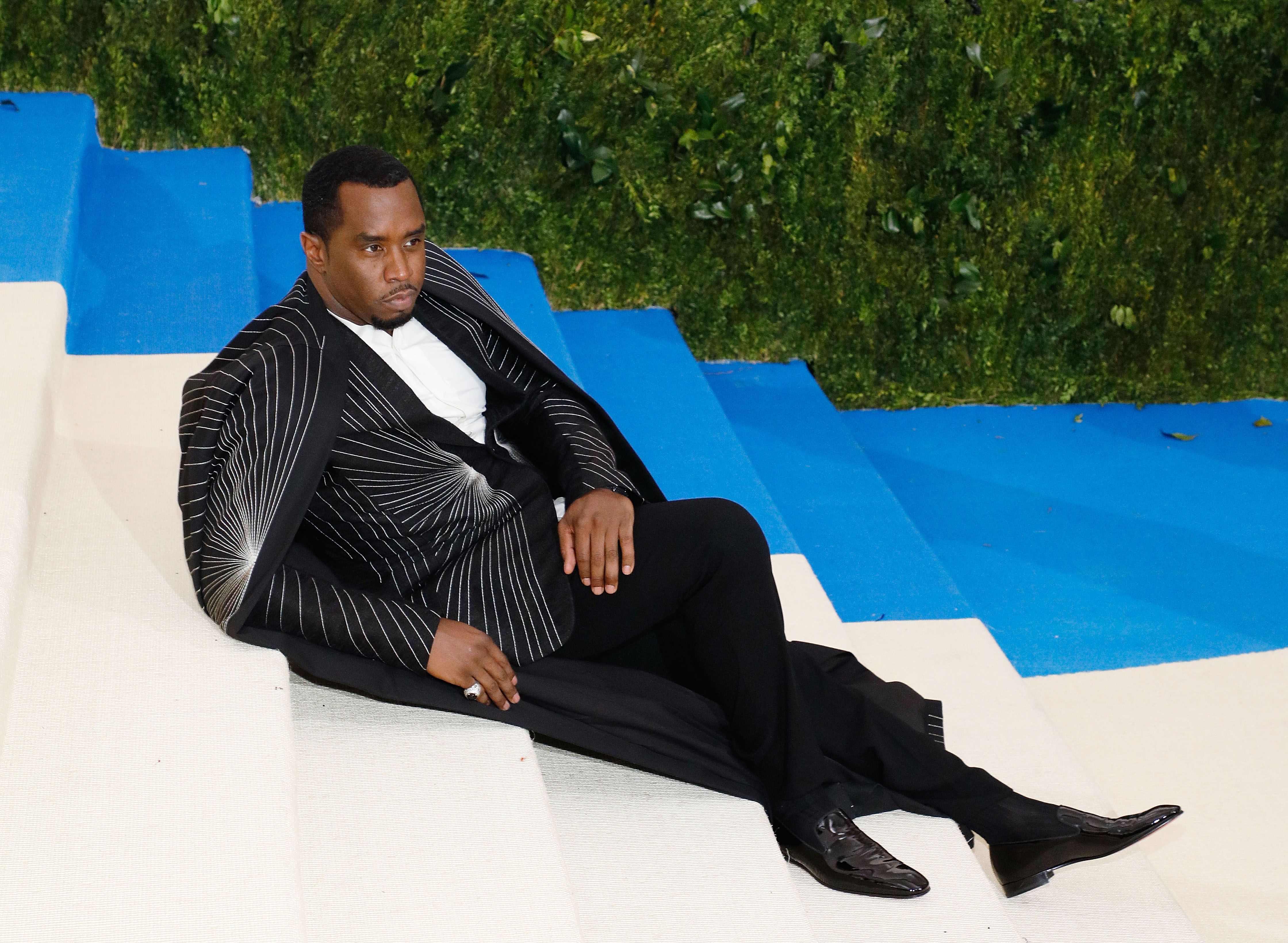 P Diddy Had A Lie Down On The Met Gala Red Carpet And We Dont Blame Him