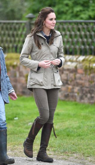 Kate Middleton Farm Visit - Duchess Of Cambridge Embraces Country Life ...