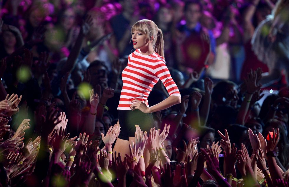 Taylor Swift and fans | ELLE UK