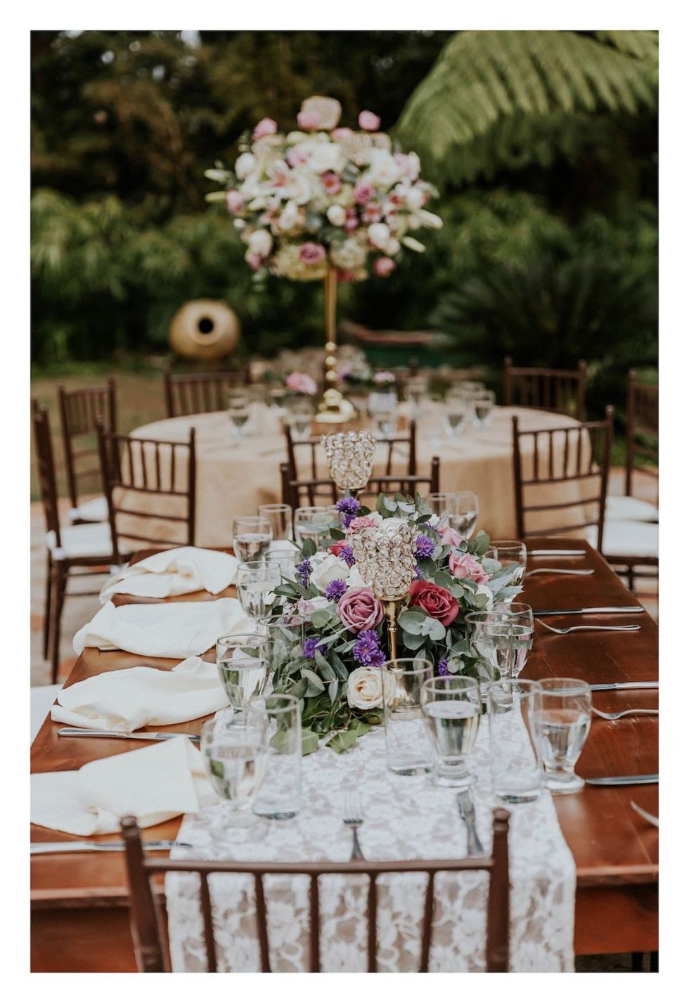 Tablecloth, Petal, Flower, Table, Furniture, Bouquet, Pink, Linens, Centrepiece, Cut flowers, 