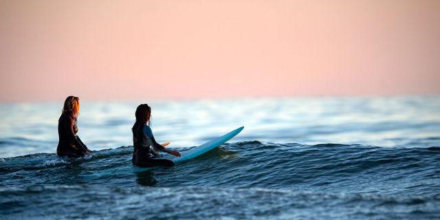 Wave, Surfing, Sea, Wind wave, Boardsport, Surface water sports, Ocean, Surfing Equipment, Surfboard, Sky, 