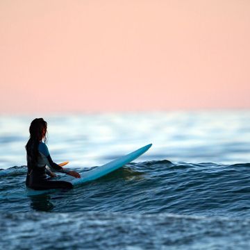 Wave, Surfing, Sea, Wind wave, Boardsport, Surface water sports, Ocean, Surfing Equipment, Surfboard, Sky, 