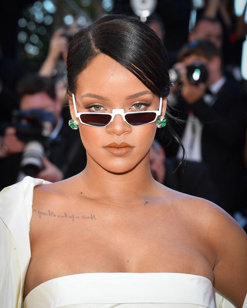 <p>In a sweetish anecdote, she <a href="https://www.thesun.co.uk/archives/film/492879/rihanna-my-alien-obsession/" target="_blank" data-tracking-id="recirc-text-link">talked about</a> how she and her father would sit on the steps watching for UFOs. ""I didn't see any, but I saw a falling star once and I was like, 'Yessss, Dad! Come and see, it just darted.'"</p>