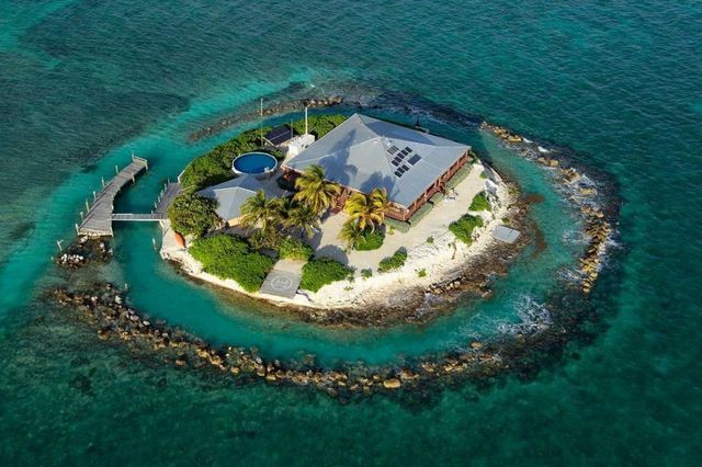 East Sister rock island - private island to rent