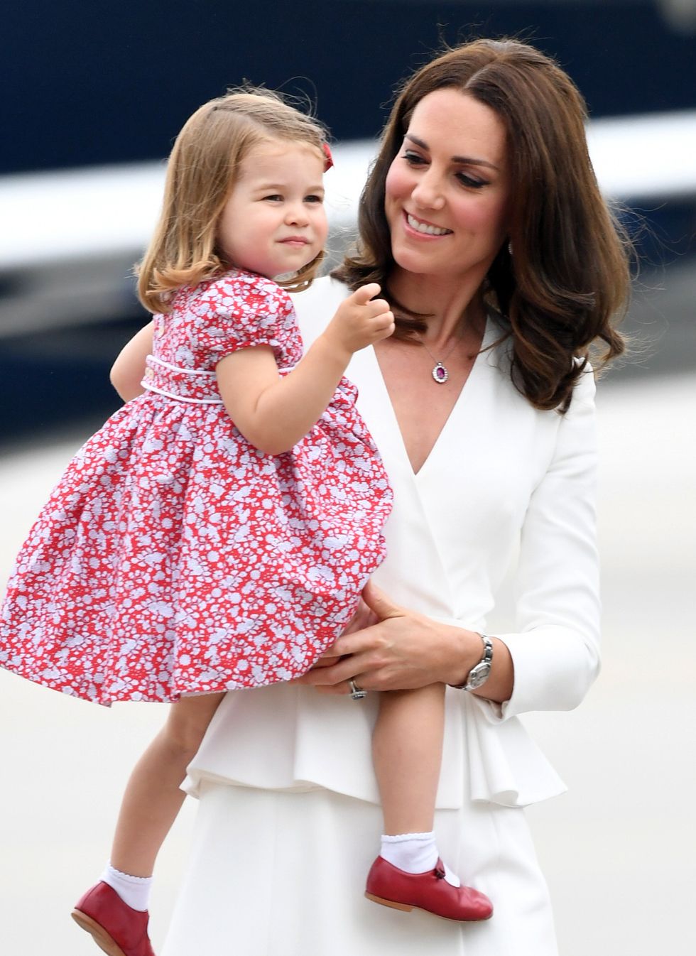 Kate Middleton and Princess Charlotte arrive in Warsaw ahead of State visit.