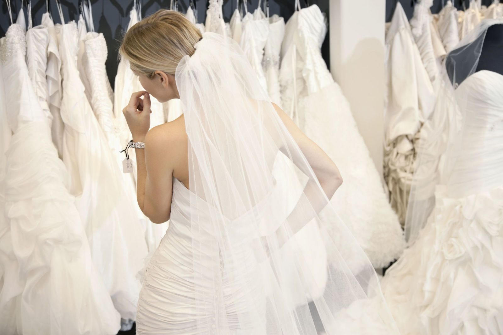 Women Are Offering Their Wedding Dresses To Brides After Famous