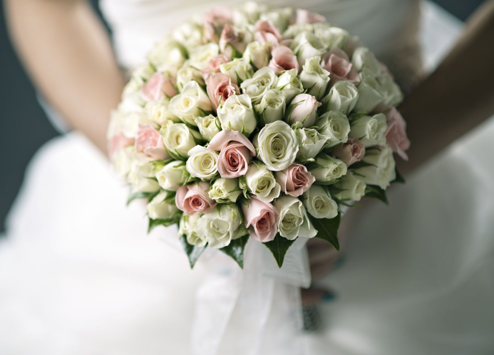 This Bride s Diamond Encrusted Bouquet Is The Floral Arrangement Of Wedding Dreams