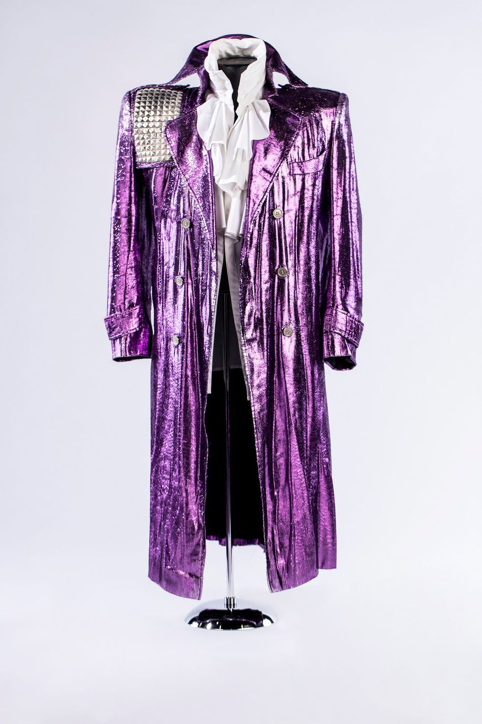 Clothing, Purple, Outerwear, Violet, Coat, Blazer, Sleeve, Dress, Formal wear, Robe, 