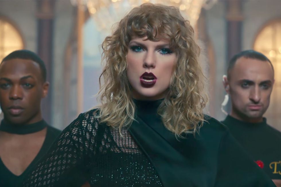 <p>Taylor Swift wasn't the only one who rose from the dead—her curls did, too, and her&nbsp;choppy, curly bangs and matte skin are giving us major '80s vibes.&nbsp;</p>