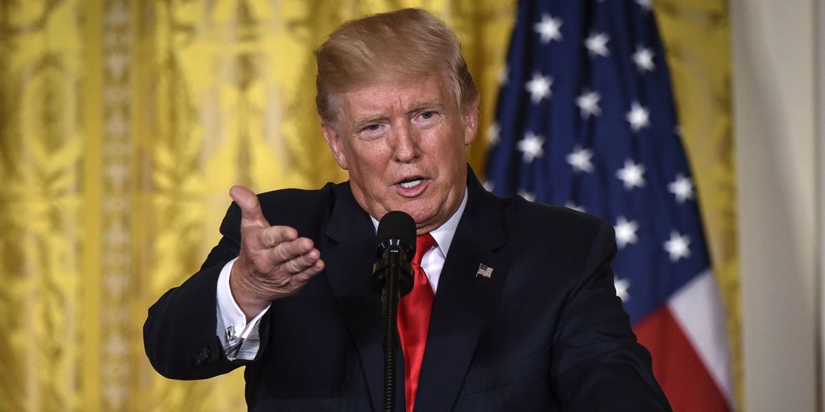 Trump Is Confused By Two Blonde Reporters Sitting Next To Each Other