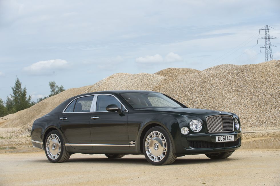 Land vehicle, Luxury vehicle, Vehicle, Car, Bentley mulsanne, Bentley, Sedan, Automotive design, Mid-size car, Automotive wheel system, 