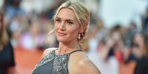 kate winslet rewears 2015 red carpet gown