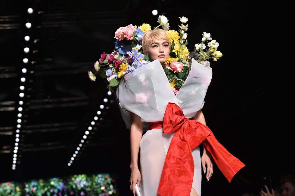 Fashion, Performance, Beauty, Event, Spring, Flower, Tree, Plant, Stage, Performance art, 