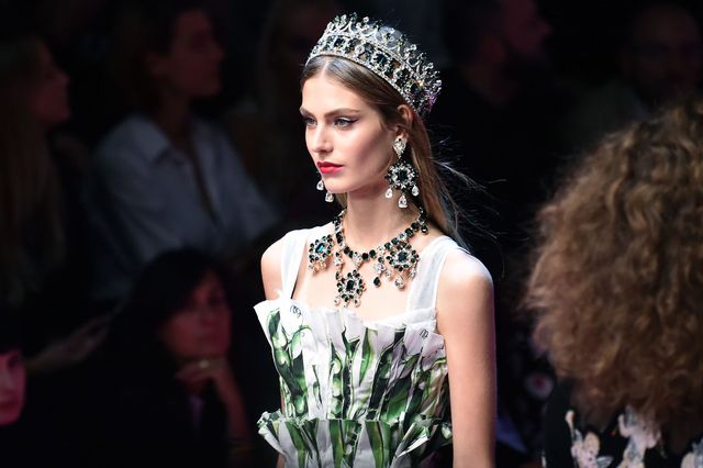 crown dolce gabbana ss18 milan fashion week runway