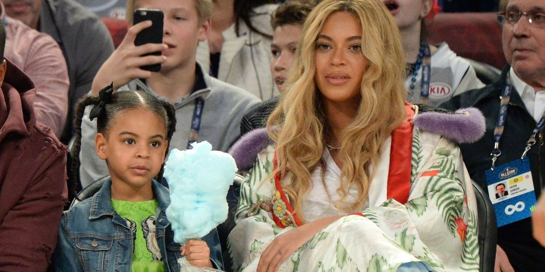 Beyoncé And Blue Ivy Make Peace Signs In Adorable Photo Booth Session