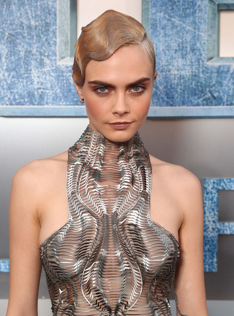 Cara Delevingne Hair - Every One Of Cara Delevingne's Hair Styles