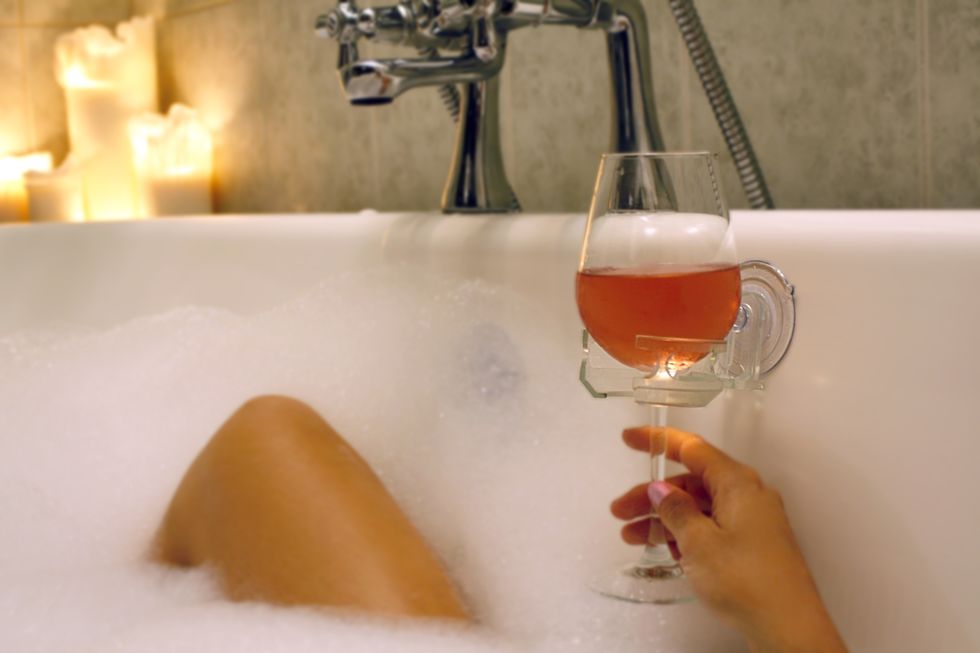 SipCaddy lets people enjoy a beverage in the bath or shower | ELLE UK