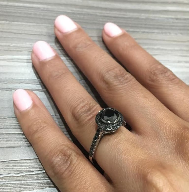 Ring, Finger, Engagement ring, Jewellery, Fashion accessory, Wedding ring, Hand, Wedding ceremony supply, Body jewelry, Silver, 