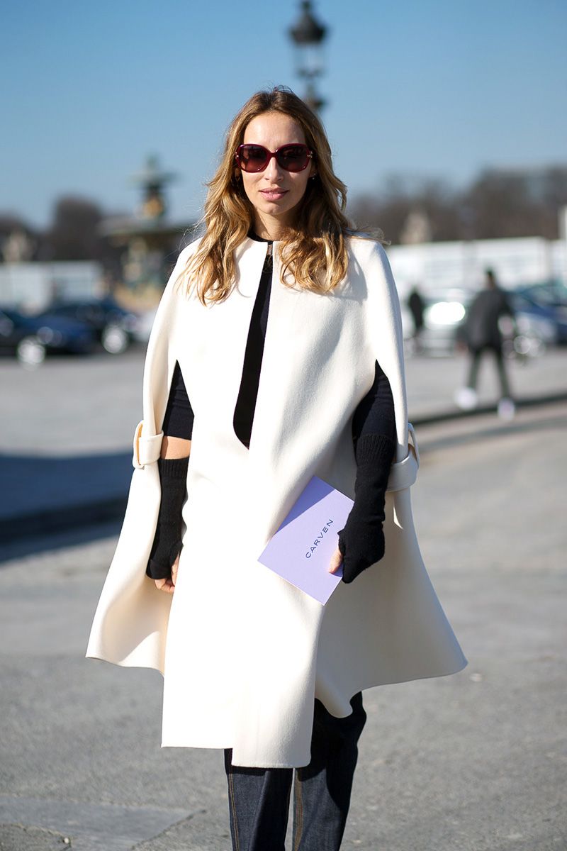 White, Clothing, Street fashion, Fashion, Outerwear, Coat, Eyewear, Black-and-white, Snapshot, Trench coat, 