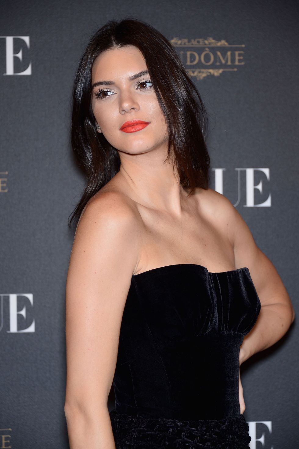 Hair, Face, Lip, Clothing, Dress, Shoulder, Hairstyle, Beauty, Little black dress, Chin, 