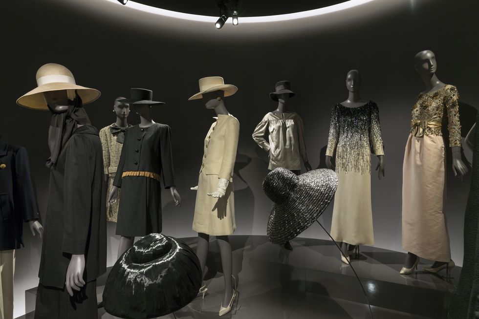 Display case, Display window, Fashion, Mannequin, Costume design, Fashion design, Boutique, Museum, Dress, Collection, 