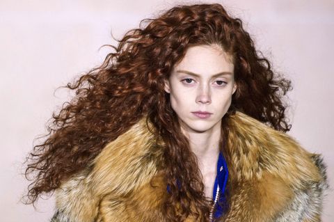 10 Ways To Get Curly Hair Without Heat Hair Straighteners