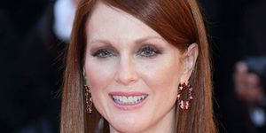 <p>She's back. We always say you need shiny hair to properly do red hair justice. Shining example. Grey smoky eyes and real colour pop blusher are suitably dramatic but daytime appropriate too. This year is Julianne's.</p>