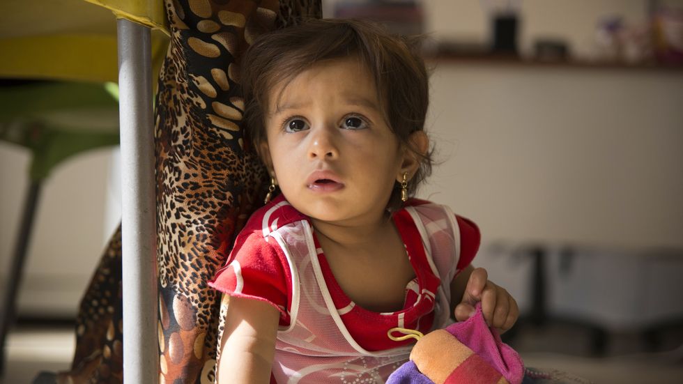 4-year-old Nada is the baby of a Syrian refugee | ELLE UK