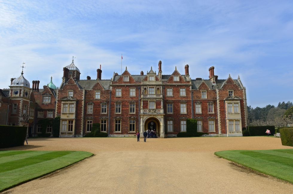 Estate, Building, Property, Château, Palace, Stately home, Mansion, Manor house, College, Grass, 