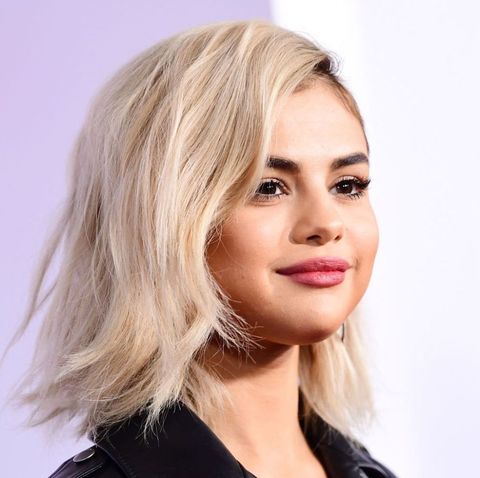 Selena Gomez Wore A Bob Two Ways The Amas 2019