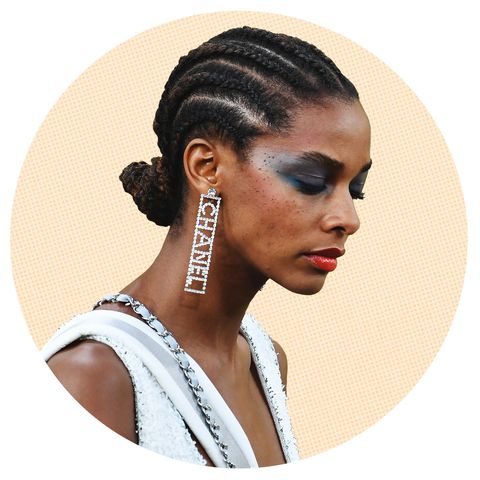 Hair, Hairstyle, Ear, Beauty, Eyebrow, Skin, Chin, Black hair, Bun, Fashion accessory, 