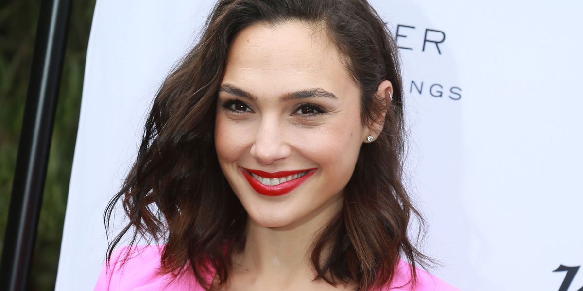 Gal Gadot Proves Pink Is For All Seasons In Stunning Bubblegum-Coloured ...