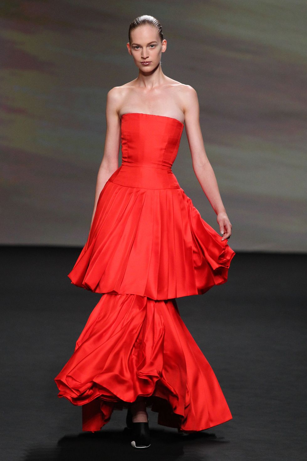 Shoulder, Dress, Joint, Red, Fashion show, One-piece garment, Style, Waist, Formal wear, Fashion model, 