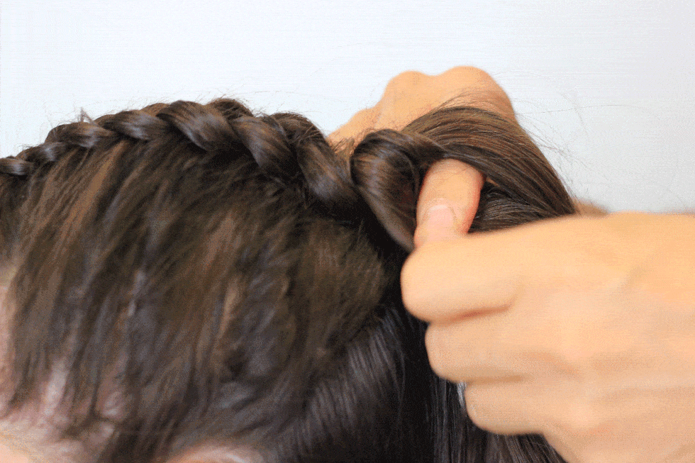 How to do a dutch braid step 4