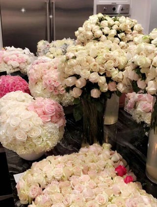 Travis Scott Sent Kylie Jenner 443 White Roses For The Most Adorable