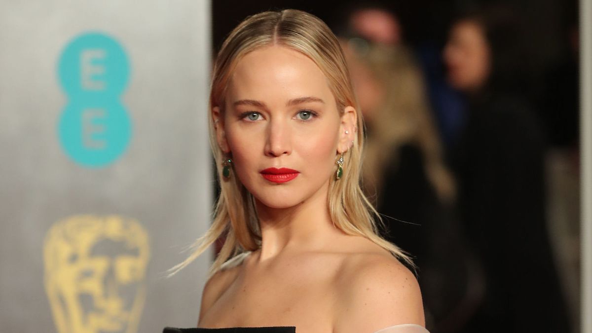 preview for Did Jennifer Lawrence throw shade at Joanna Lumley?