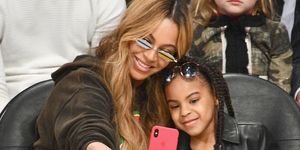 beyonce taking a selfie with eldest daughter blue ivy