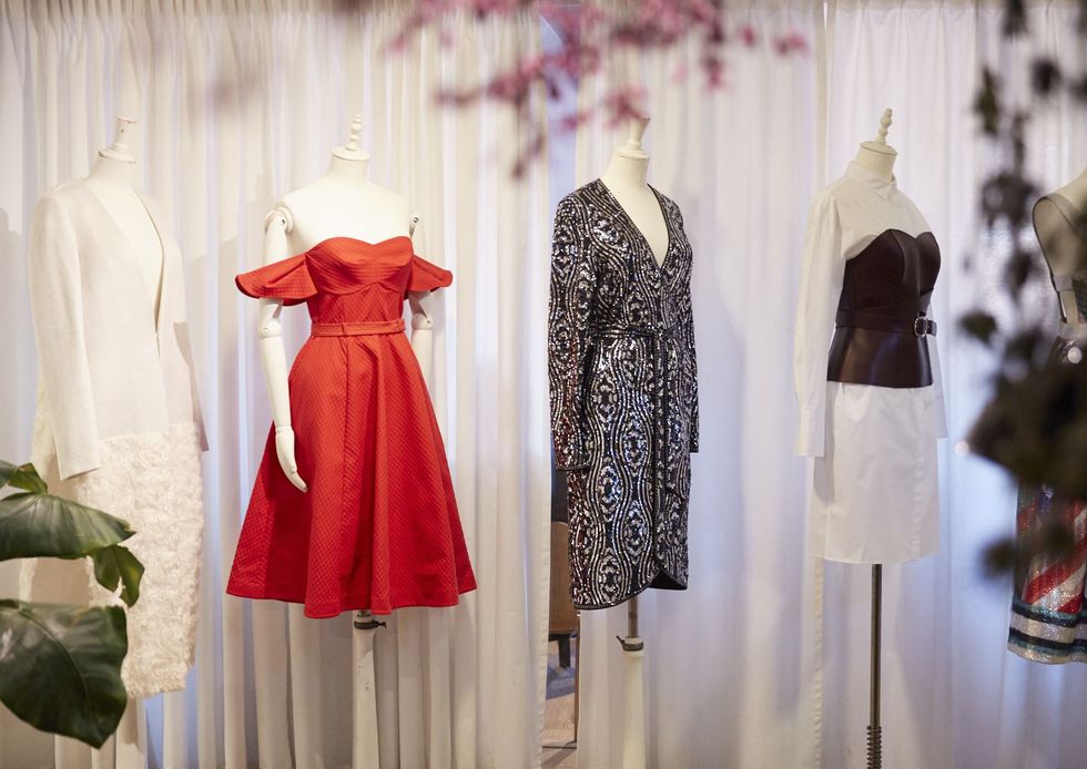 Textile, Mannequin, Dress, Pattern, One-piece garment, Fashion, Retail, Day dress, Fashion design, Embellishment, 