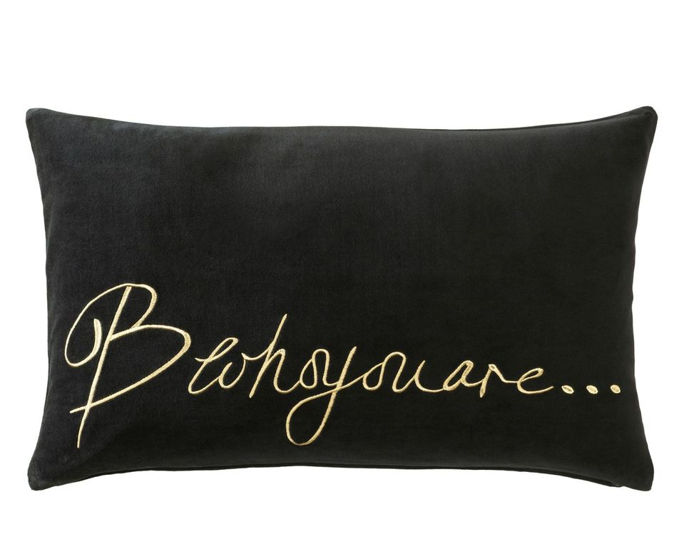 Product, Textile, Cushion, Font, Beauty, Black, Pillow, Home accessories, Linens, Throw pillow, 
