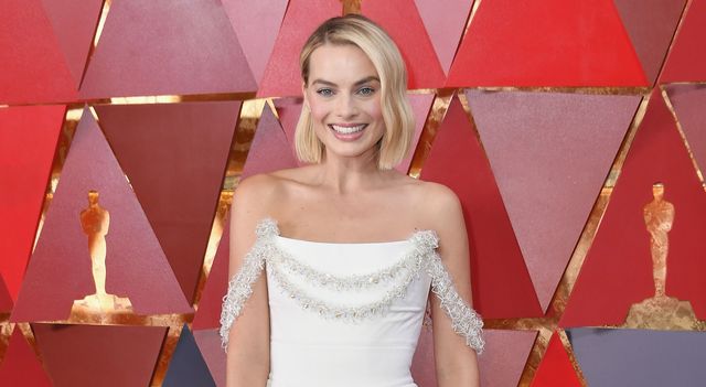 Margot Robbie oscars chanel white dress 2018