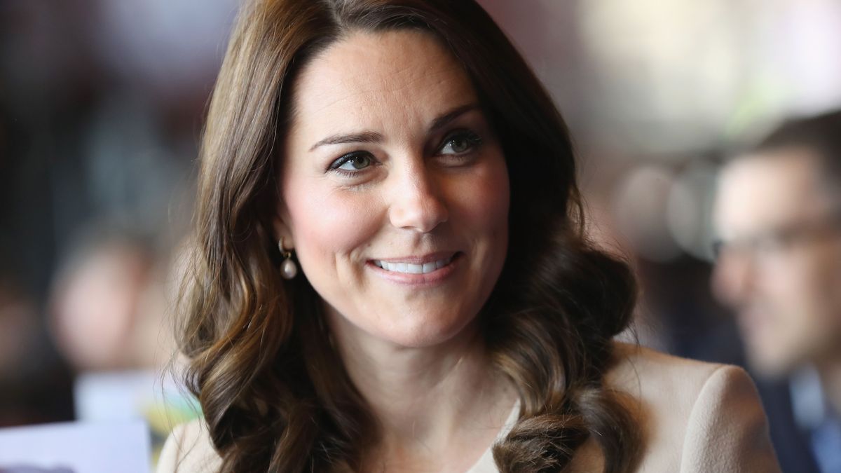 preview for Kate Middleton wears skinny jeans on her last day of work before maternity leave
