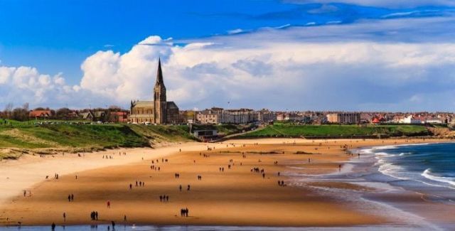 Body of water, Coastal and oceanic landforms, Coast, Sky, Shore, Natural environment, Cloud, Sand, Horizon, Beach, 